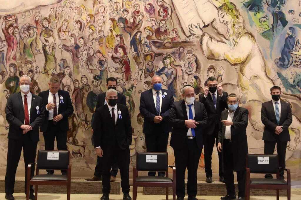 ראשי הסיעות נערכים לצילום המסורתי (צילום: מארק ישראל סלם) השבעת הכנסת ה24