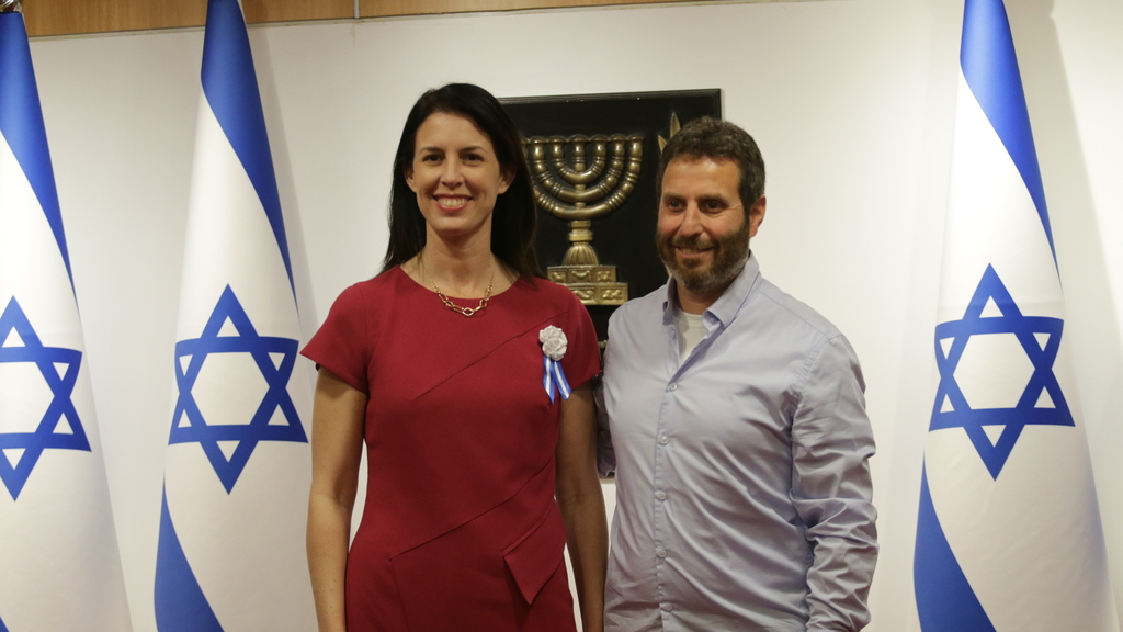 יעל רון בן משה מכחול לבן