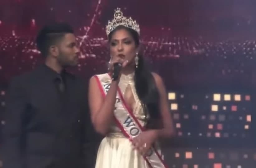 המלכה של 2019 מכריזה: הזכייה לא חוקית (צילום: יוטיוב) המלכה של 2019 מכריזה: הזכייה לא חוקית
