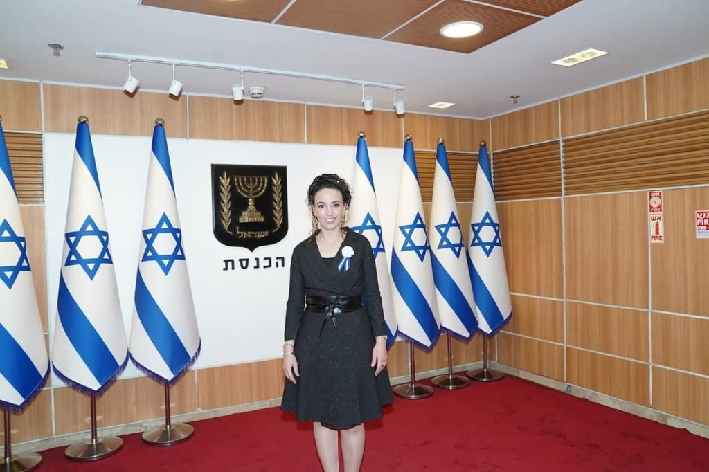עידית סילמן מימינה לפני טקס השבעת הכנסת (צילום: דני שם טוב, דוברות הכנסת) עידית סילמן מימינה