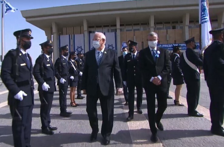 President Reuven Rivlin, left, and Knesset Speaker Yariv Levin walk past an honor guard as the new Knesset is sworn in, April 6, 2021 (Photo: Knesset Channel) השבעת הכנסת ה24: נאום וכניסת הנשיא ראובן ריבלין