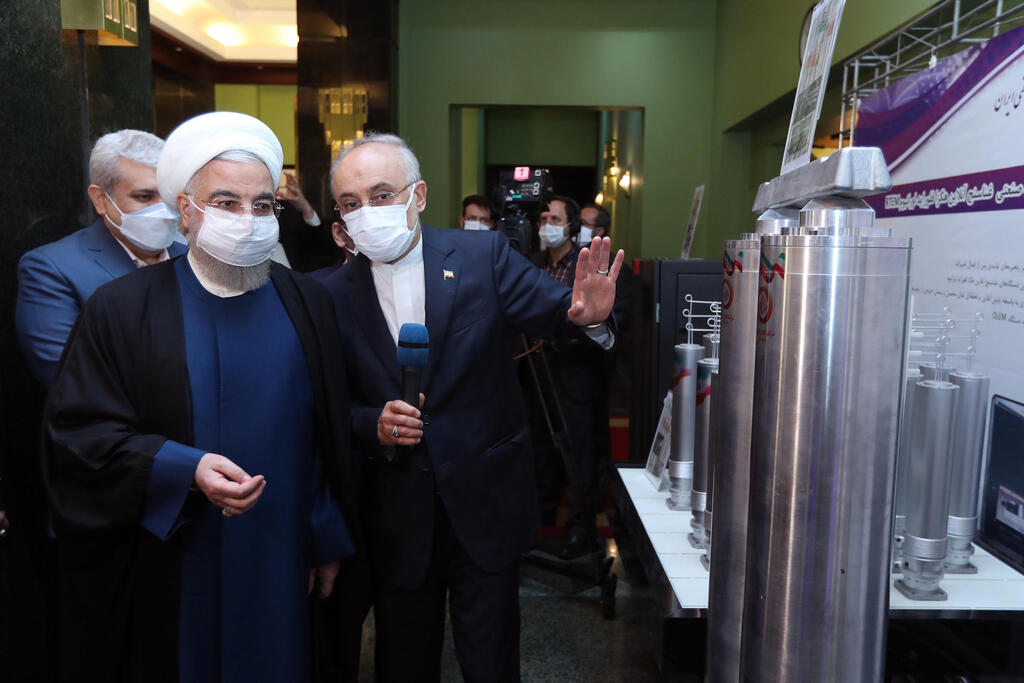 איראן טהרן תערוכה הישגי גרעין חסן רוחאני עלי אכבר סאלחי