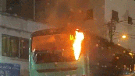 נזק לאוטובוס שנכנס לשכונת עיסאוויה במזרח ירושלים