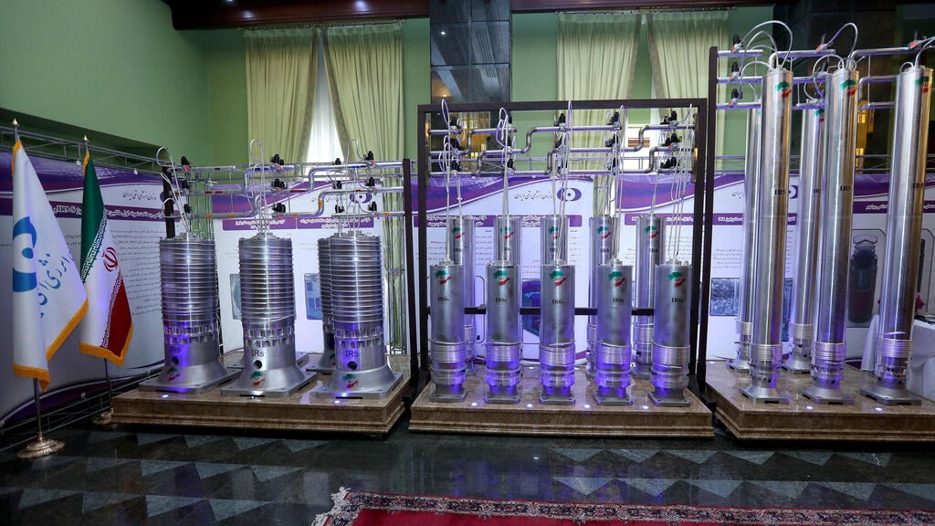 Iran presents advanced uranium enrichment centrifuges at the nuclear facility in Natanz
(Photo: Reuters) איראן מציגה ל ראווה ב 10 אפריל 2021 דור חדש של צנטריפוגות ש נחנך ב מתקן ב נתנז חסן רוחאני