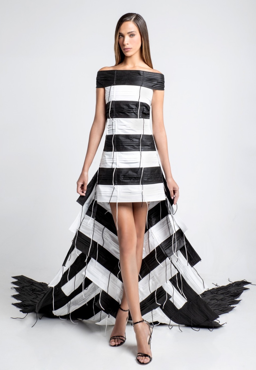 השמלה הלאומית של מלכת היופי תהילה לוי לתחרות מיס יוניברס