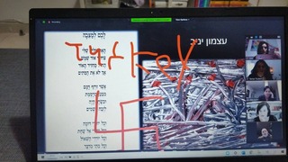 ״הייל היטלר״ באמצע ערב שירה