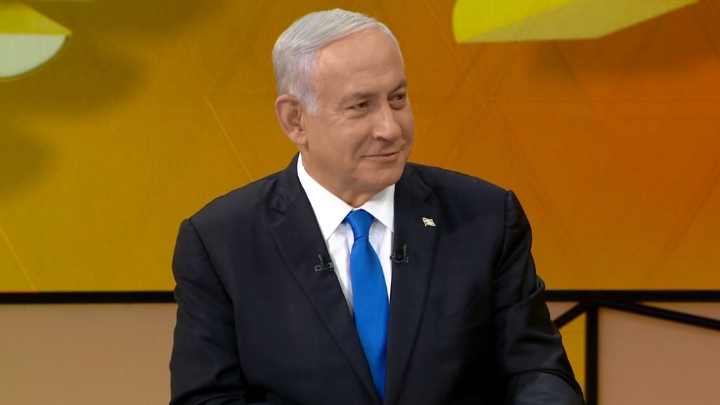 Prime Minister Benjamin Netanyahu on the campaign trail ahead of the March 2021 elections (Photo: Reshet TV) בנימין נתניהו ב"סטנד אפ NATION"