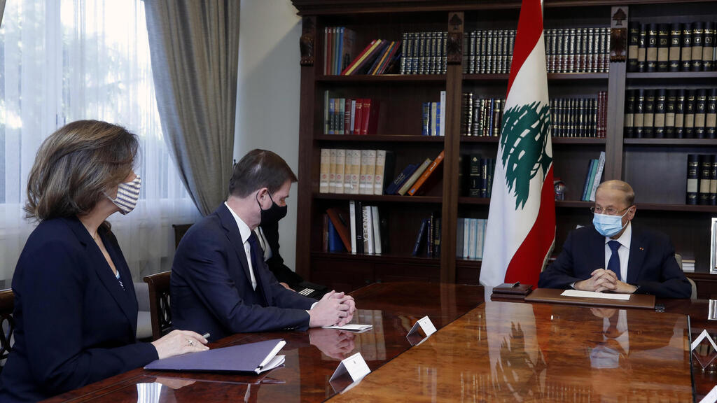  Lebanese President Michel Aoun, right, meets with U.S. Undersecretary of State for Political Affairs David Hale