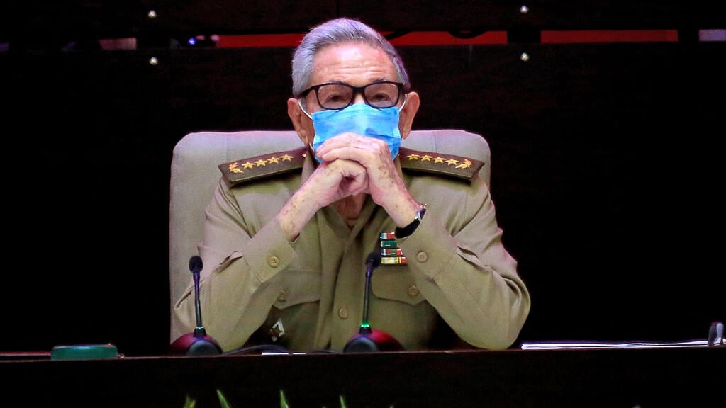 סוף עידן. ראול קסטרו התפטר (צילום: AFP) ראול קסטרו
