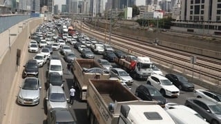 עומסי תנועה כבדים באיילון