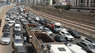 עומסי תנועה כבדים באיילון