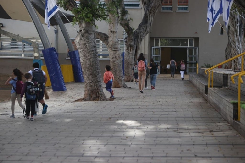 "אין ויתורים וכל הזמן יש מאבקים וריבים". מתקשים לחזור לשגרה (צילום: מוטי קמחי) התלמידים חוזרים לפעילות מלאה בבית הספר גבריאלי בתל אביב