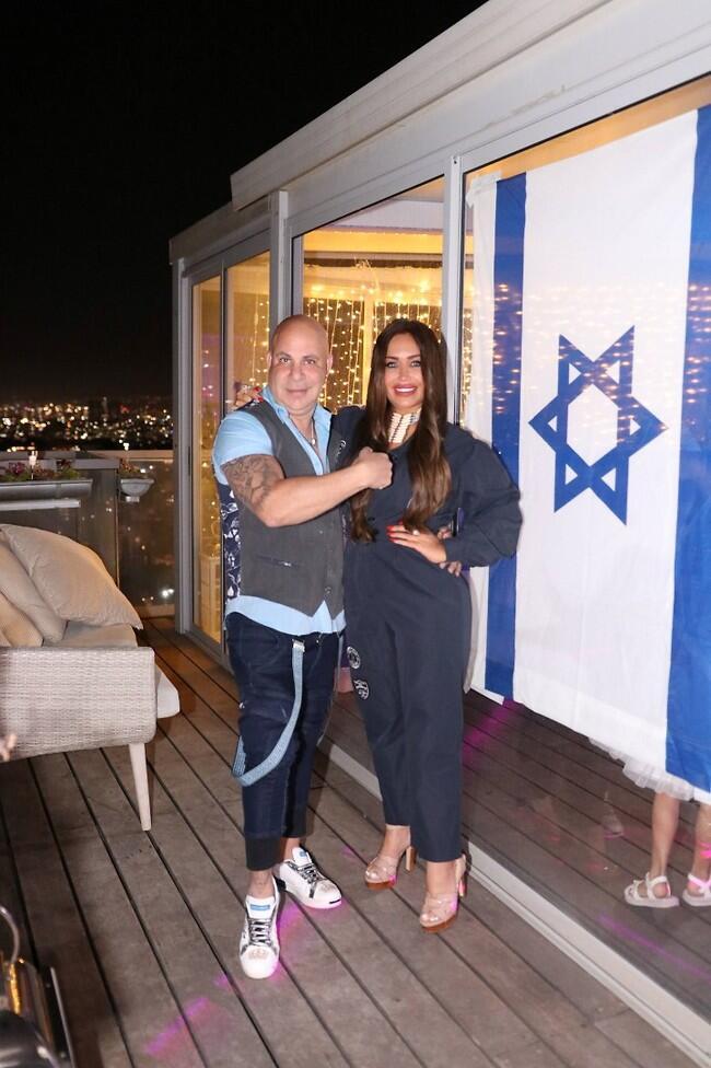 חוגגים עצמאות. אביבית בר זוהר ואילון בן יוסף (צילום: אור גפן) חוגגים עצמאות. אביבית בר זוהר ואילון בן יוסף