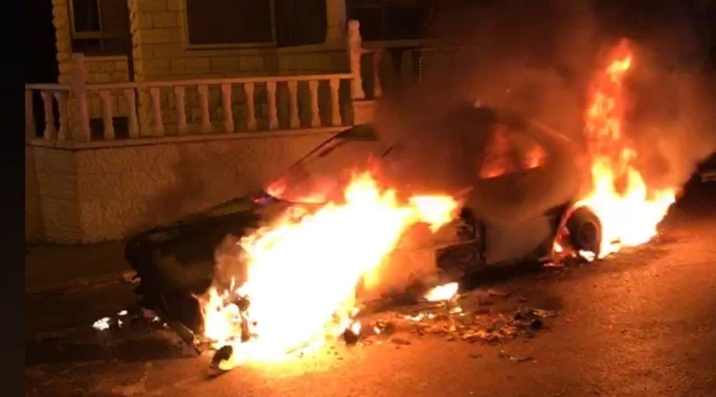 רכב שיצא מהישוב עפרה הוצת בכפר הפלסטיני עין יברוד