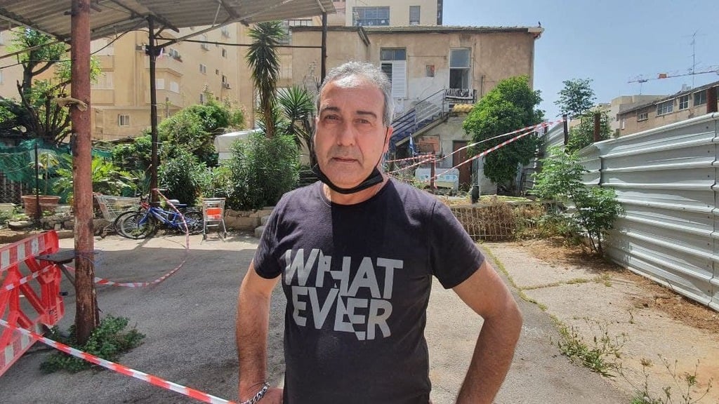 "מזל שלא היינו בבית". עוזי בסון (צילום: אבי חי) עוזי בסון, מתגורר באשתאול 5, רמת גן