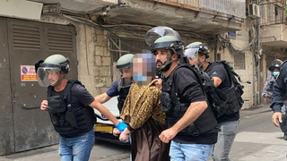 שוטרים עצרו חשוד במחאות החרדים כשהוא מחופש לאישה