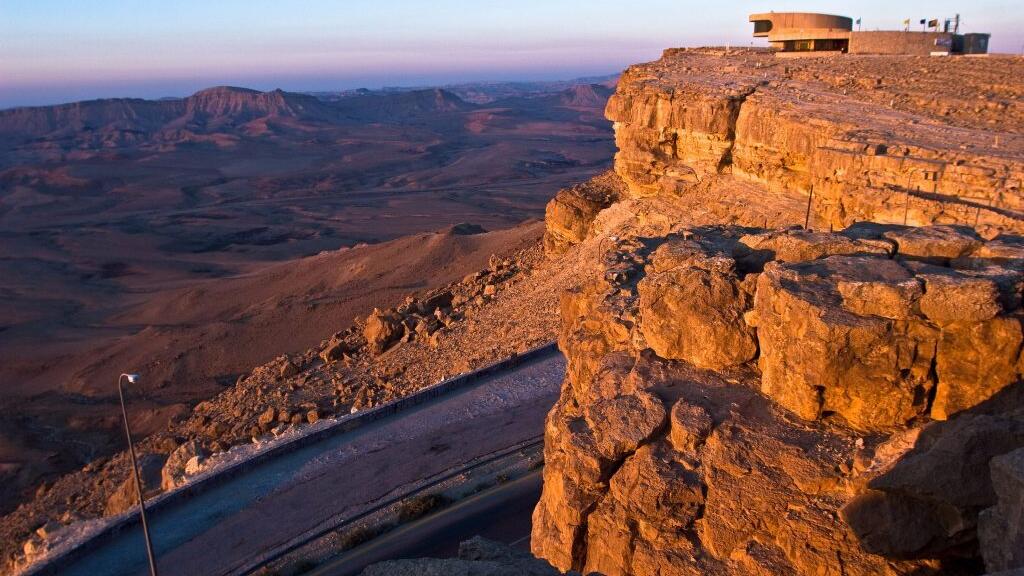 Из-за оборонных испытаний шоссе № 40 и кратер Рамон закрыты для транспорта