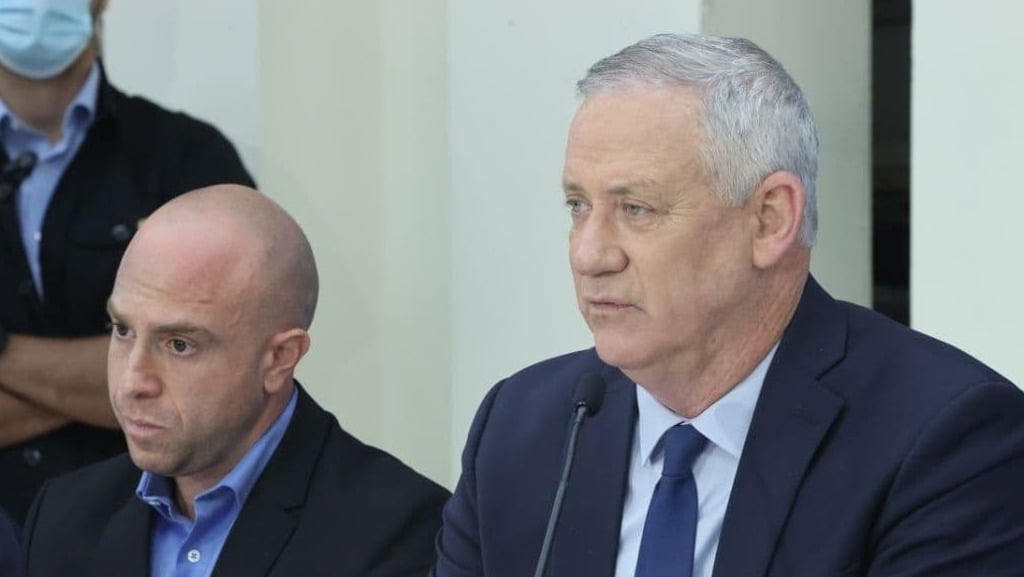 גנץ, היום. "ניסיון היירוט לא צלח" (צילום: מוטי קמחי) בני גנץ ויו"ר ארגון נכי צה"ל עידן קלימן מציגים הצעת המחליטים לרפורמה במערך שיקום נכי צה"ל שתועלה לדיון הממשלה