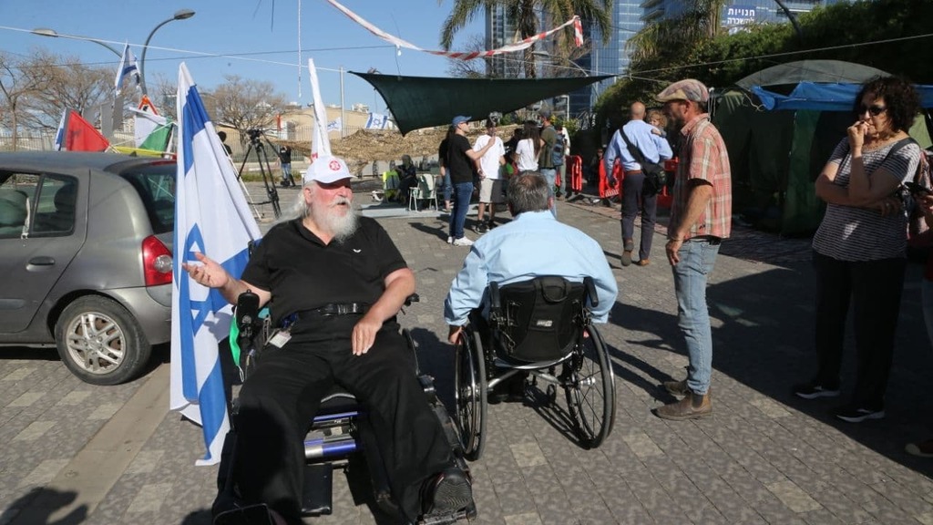 הפגנה למען הלומי הקרב מול משרדי אגף השיקום