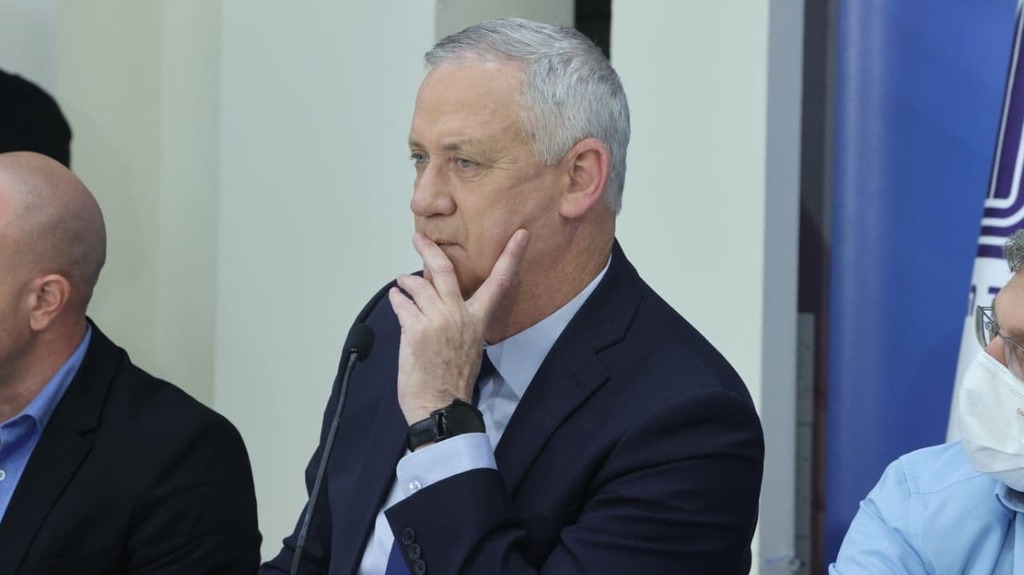 Defense Minister Benny Gantz (Photo: Motti Kimchi) בני גנץ ויו"ר ארגון נכי צה"ל עידן קלימן מציגים הצעת המחליטים לרפורמה במערך שיקום נכי צה"ל שתועלה לדיון הממשלה