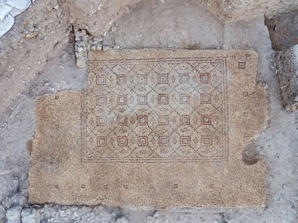 הפסיפס יוצג ביבנה (צילום: אסף פרץ, רשות העתיקות) הפסיפס יוצג ביבנה