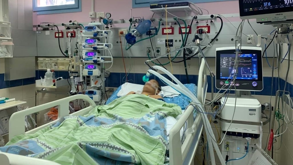 מוחמד אגבריה בן ה-12 שנפצע קשה במוצ"ש מירי תועה באום אל פחם (צילום: המרכז הרפואי העמק) מוחמד אגבריה שנפצע קשה מירי תועה