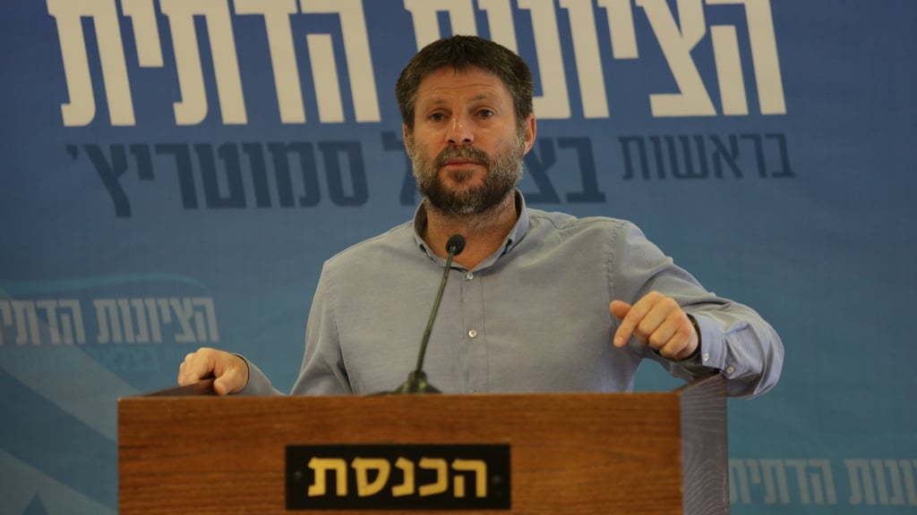 בצלאל סמוטריץ' בישיבת סיעתו בכנסת (צילום: אלכס קולומויסקי ) בצלאל סמוטריץ'