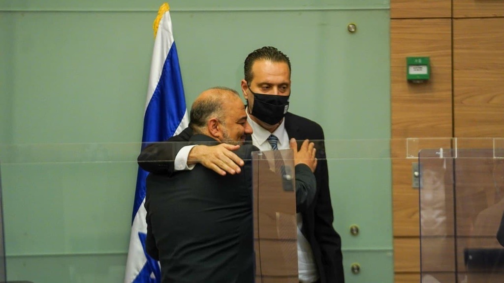 מיקי זוהר ומנסור עבאס. לוועדה יהיו שיניים? (צילום: נועם מושקוביץ, דוברות הכנסת) עבאס וזוהר
