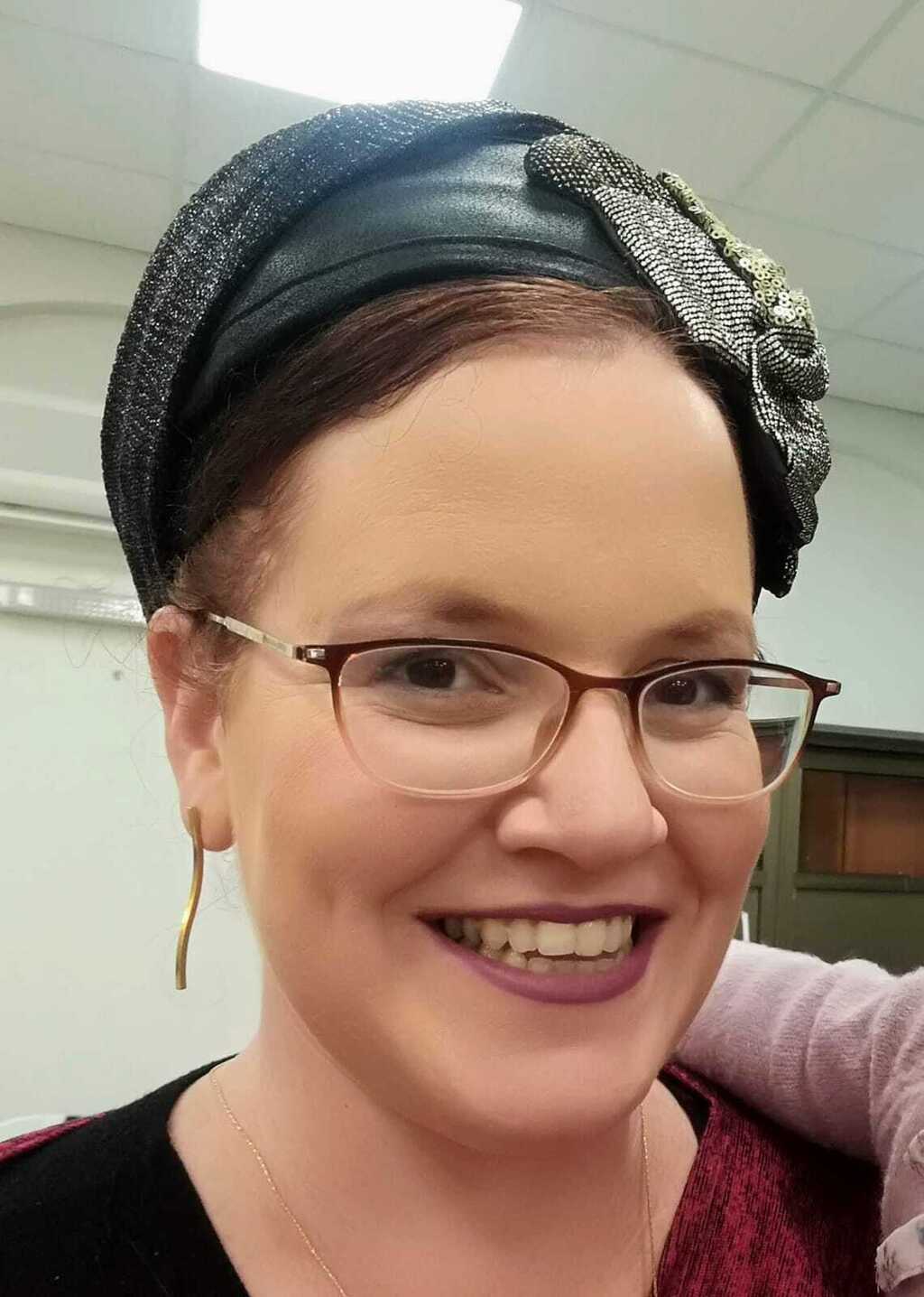 הגתה את תוכנית הסיוע. טובה וישנגרד יערי הגתה את תוכנית הסיוע. טובה וישנגרד יערי