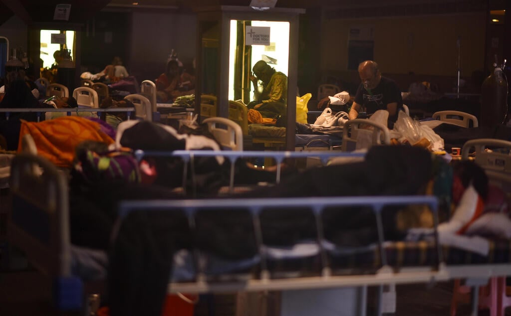 צילום: EPA ניו דלהי הודו חולים מקבלים טיפול קורונה