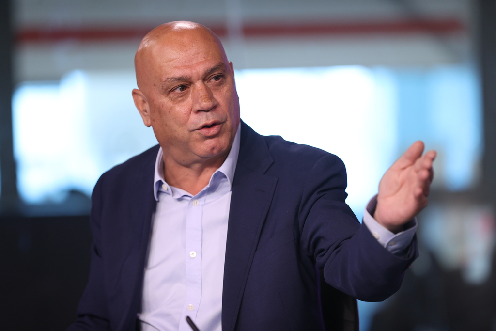 עיסאווי פריג' בריאיון באולפן