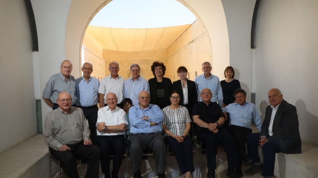 השופט מזוז לצד שאר חברי בית המשפט העליון (צילום: דוברות הנהלת בתי המשפט) פרישתו של מני מזוז