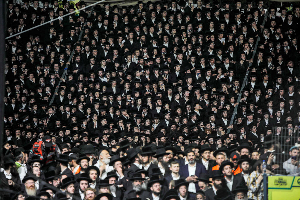 משתתפים בהילולה במירון. "יש לפתור את הבעיות באתר אחת לתמיד כדי לשמור על שלום ציבור המבקרים בו" (צילום: AFP) מירון