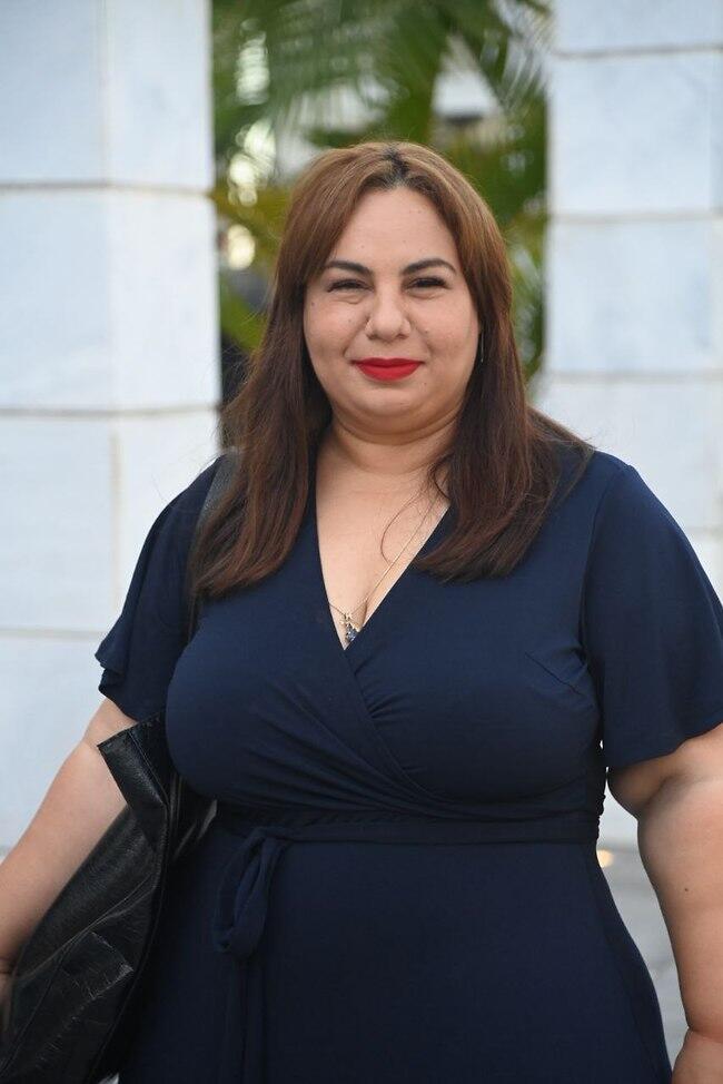 בוחרת שחקנים בפינצטה. אמירה בוזגלו