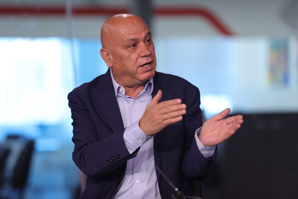 עיסאווי פריג'. ראלב מג'אדלה היה השר המוסלמי היחיד עד כה (צילום: הדר יואביאן) עיסאווי פריג' בריאיון באולפן