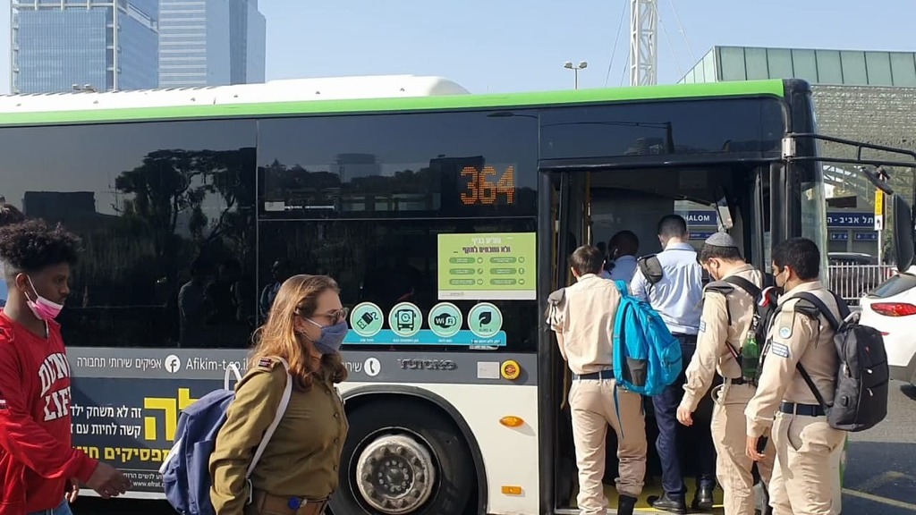 הרכבות הקלות והמטרו יבשילו רק בעוד שנים ארוכות (צילום: אסף זגריזק) קו 364 מפ"ת לת"א