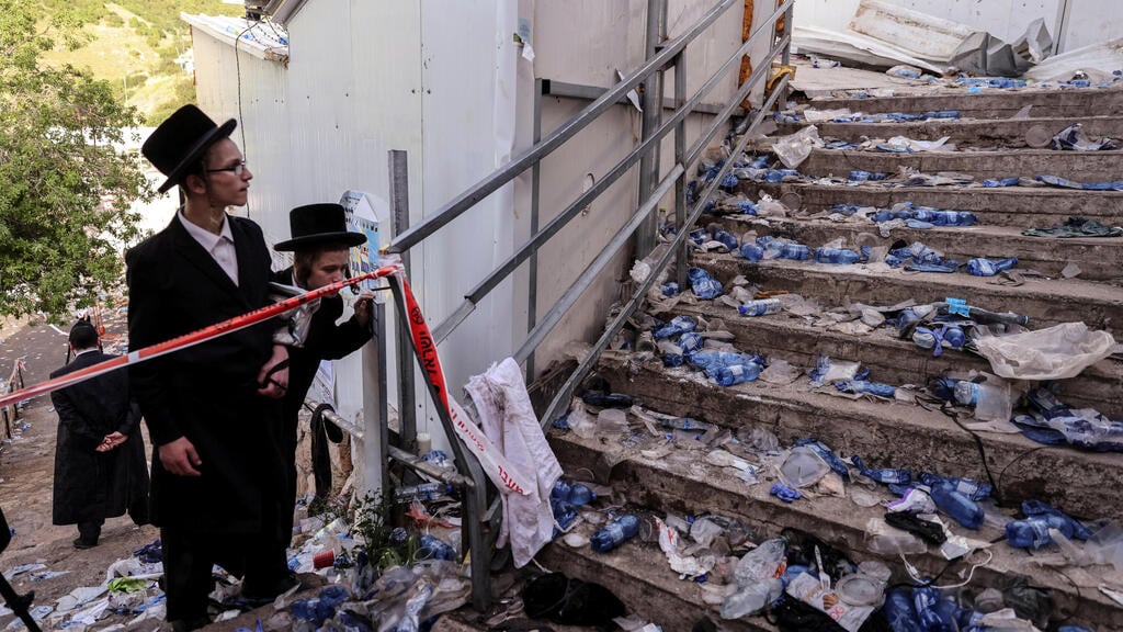 זירת האסון במירון (צילום: רויטרס) מקום הנפילה בו קרה האסון בהר מירון
