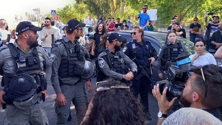 עימותים בין שוטרים למפגינים בשייח' ג'ראח