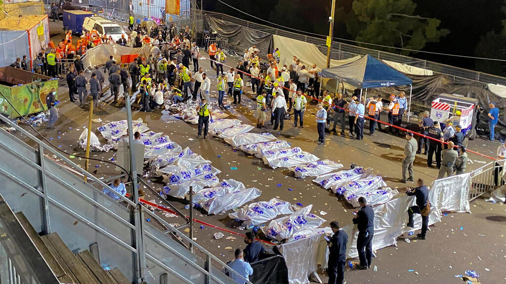 The bodies of the victims of the Mount Meron disaster are laid out at the site of the deadly stampede, April 30, 2021 (Photo: Reuters) גופות נספי ה אסון ב הילולה הר מירון בליל האירוע
