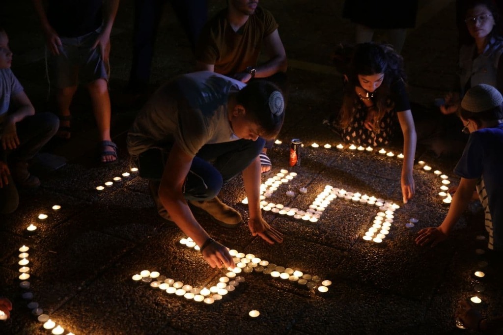 אירוע הדלקת נרות בכיכר רבין לזכר הרוגי הר מירון (צילום: מוטי קמחי) אירוע הדלקת נרות בכיכר רבין לזכר הרוגי הר מירון
