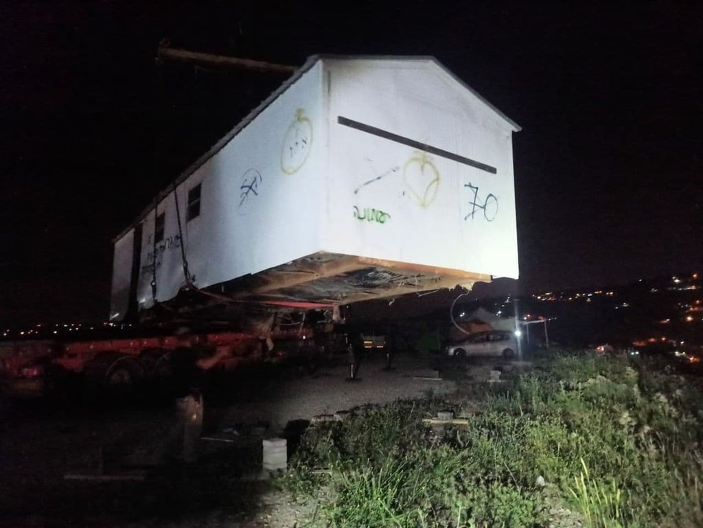 מתנחלים העלו קראוונים למאחז אביתר (צילום: מועצה אזורית שומרון) מתנחלים העלו קראוונים למאחז אביתר