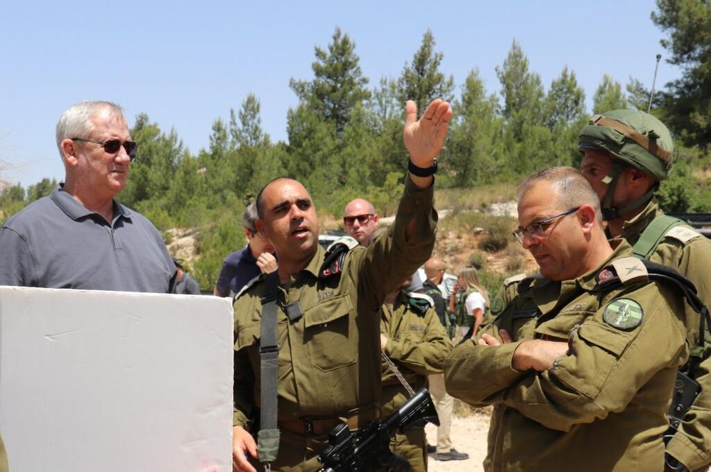 צילום: אלעד מלכה בני גנץ מבקר באוגדת איו"ש