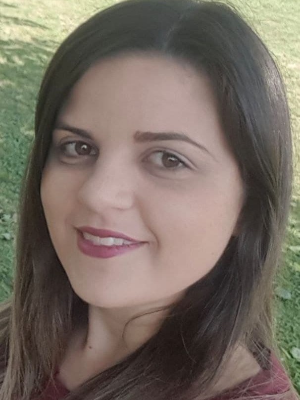  קמיליה ארביב שמול מורה בבית הספר היסודי קשת במזכרת בתיה