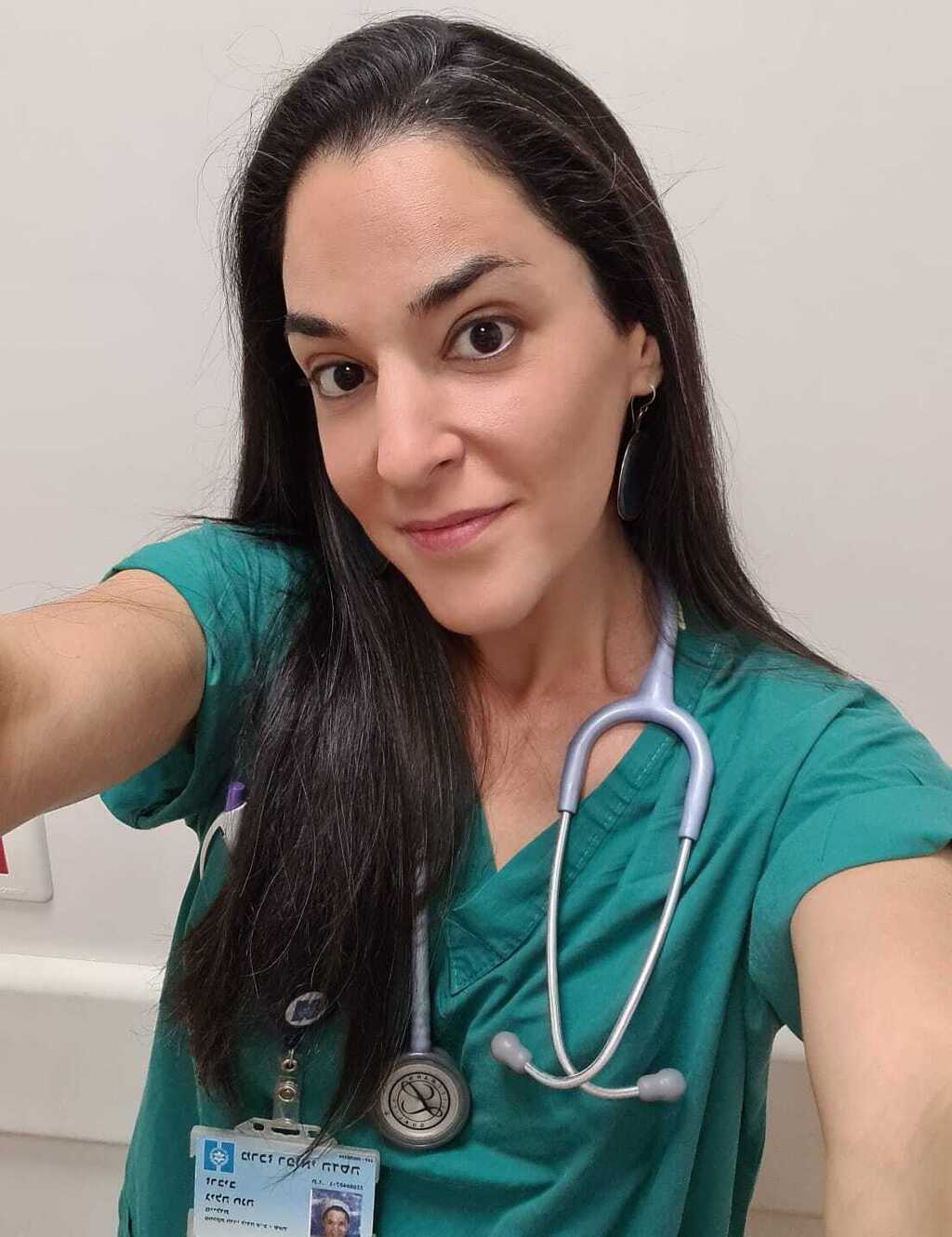"הכי מצחיק שבסוף יילדתי את עצמי". המיילדת גילה זרביב, הדסה עין כרם (צילום באדיבות המצולמת) מיילדת גילה זרביב
