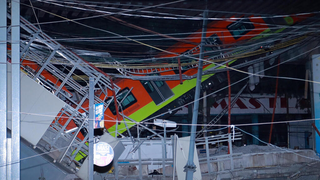 The collapsed segment of the Mexico City metro 