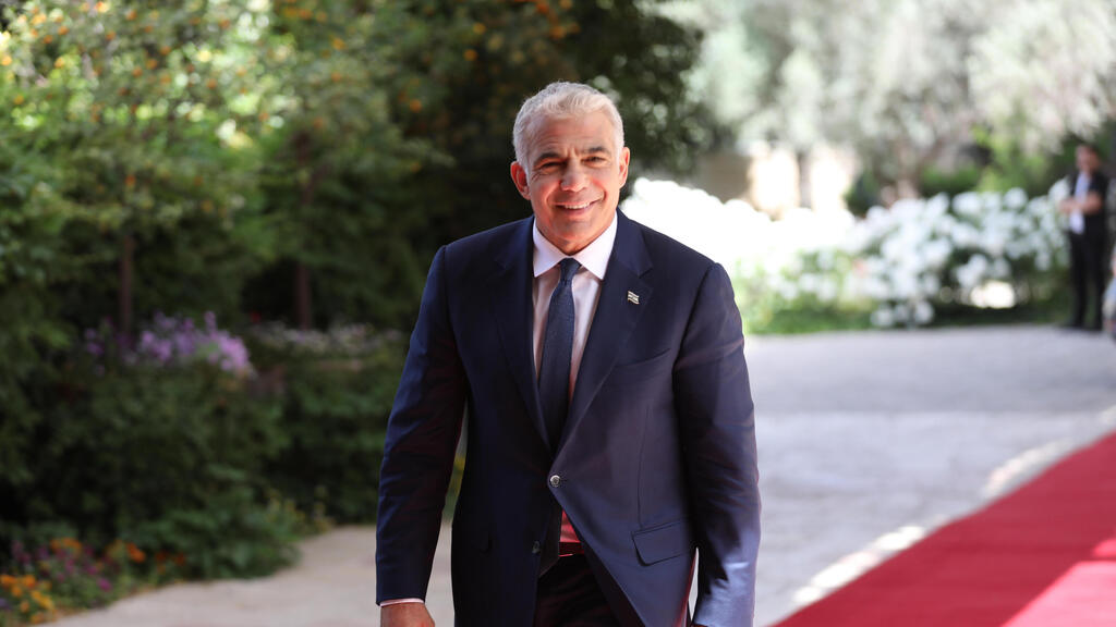 Yesh Atid leader arrives for a meeting with President Reuven Rivlin on Wednesday for talks on coalition building (Photo: EPA) יאיר לפיד