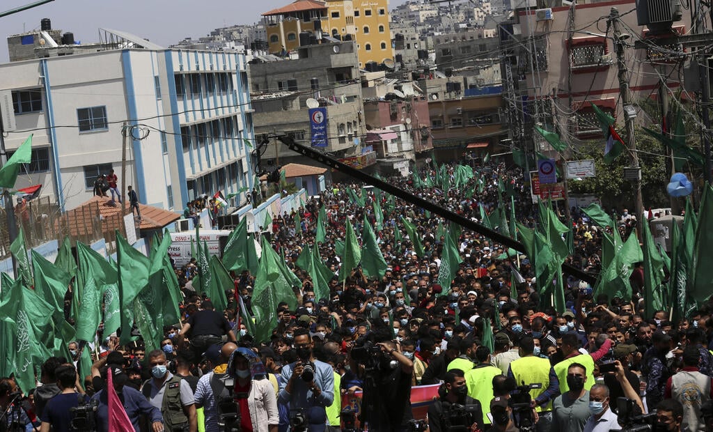 Hamas holds rallies but abuses civilians when times get tough (Photo: AP) Hamas supporters wave green Islamic flags during a rally in solidarity with fellow Palestinians in Jerusalem