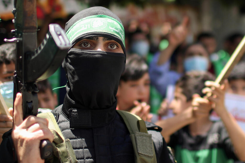פעילי חמאס חמושים בתגובה להפגנות בשייח ג'ראח