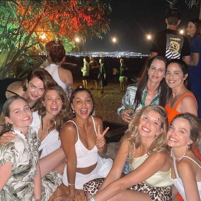 כל החברות הגיעו. אגם רודברג, לירן כוהנר, ליקי רוזנברג, שביט ויזל, יובל שרף, אניה בוקשטיין ונסלי ברדה (צילום: אינסטגרם) כל החברות הגיעו. אגם רודברג, לירן כוהנר, ליקי רוזנברג, שביט ויזל, יובל שרף, אניה בוקשטיין ונסלי ברדה