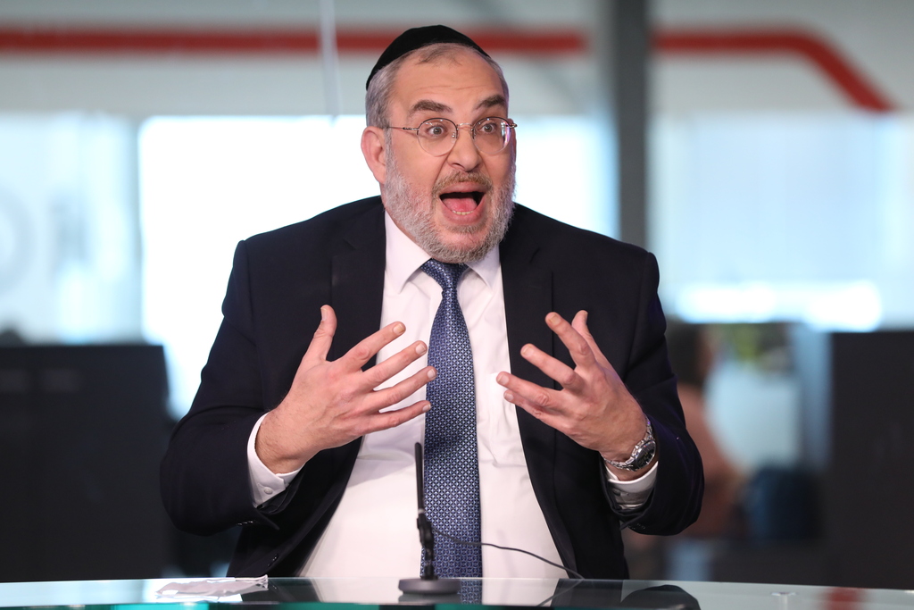 יעקב אשר באולפן ynet